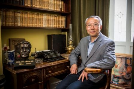 Wu Fu Sheng in Dylan Thomas study